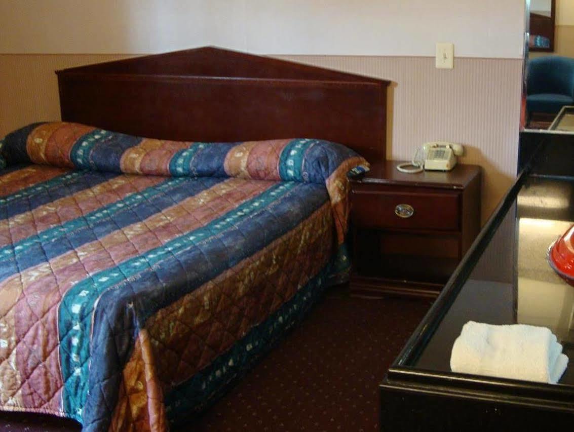 Riviera Motor Inn Brooklyn New York Exterior photo