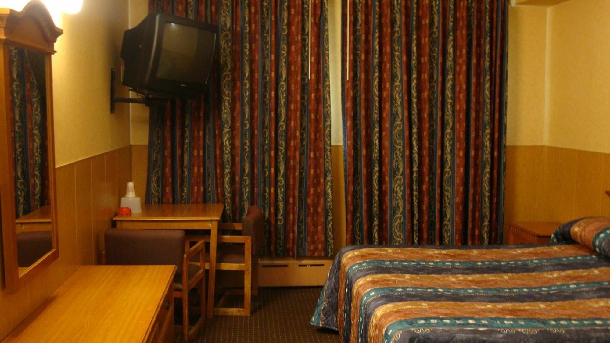 Riviera Motor Inn Brooklyn New York Room photo